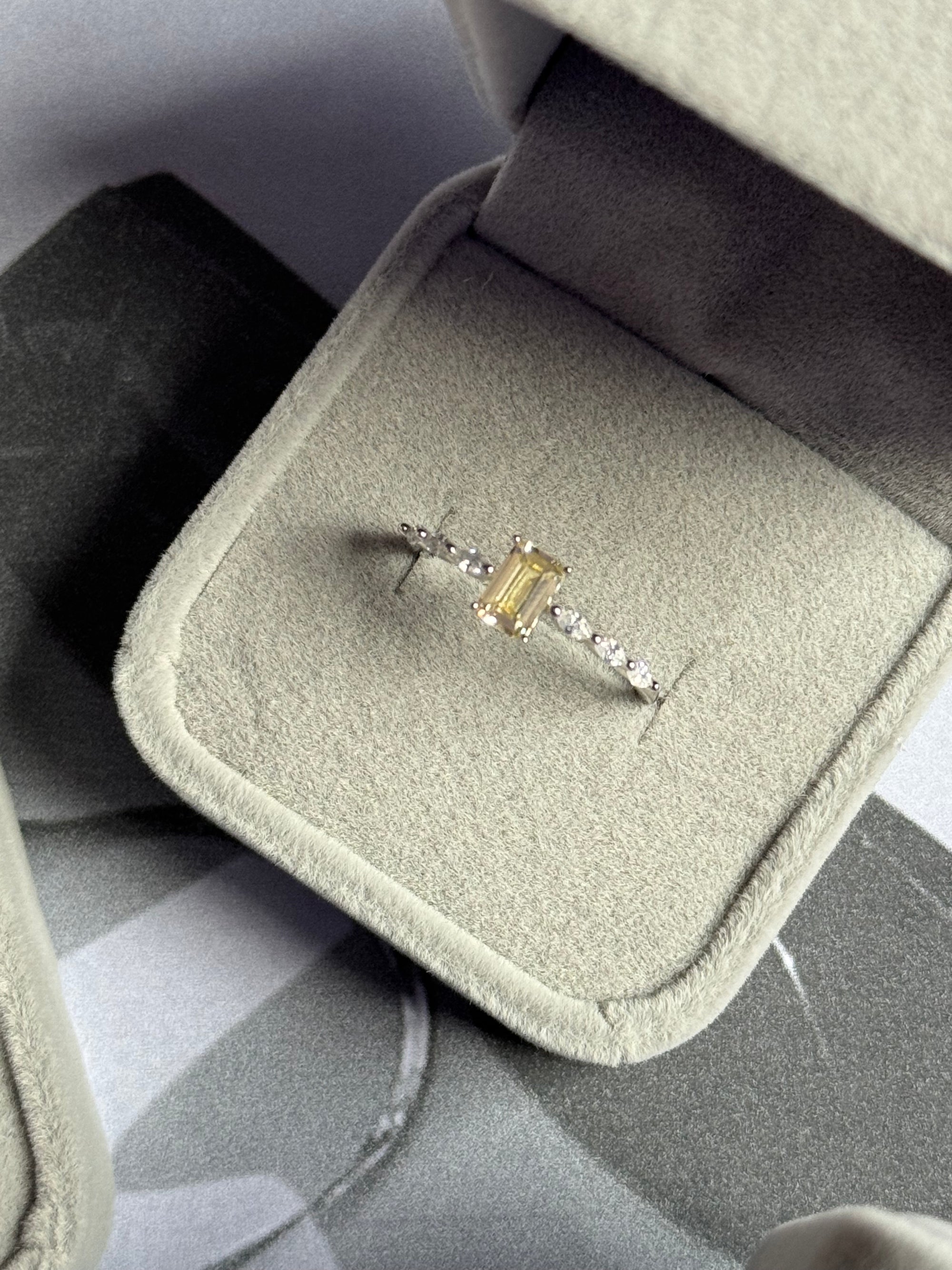 Anillo Gillian