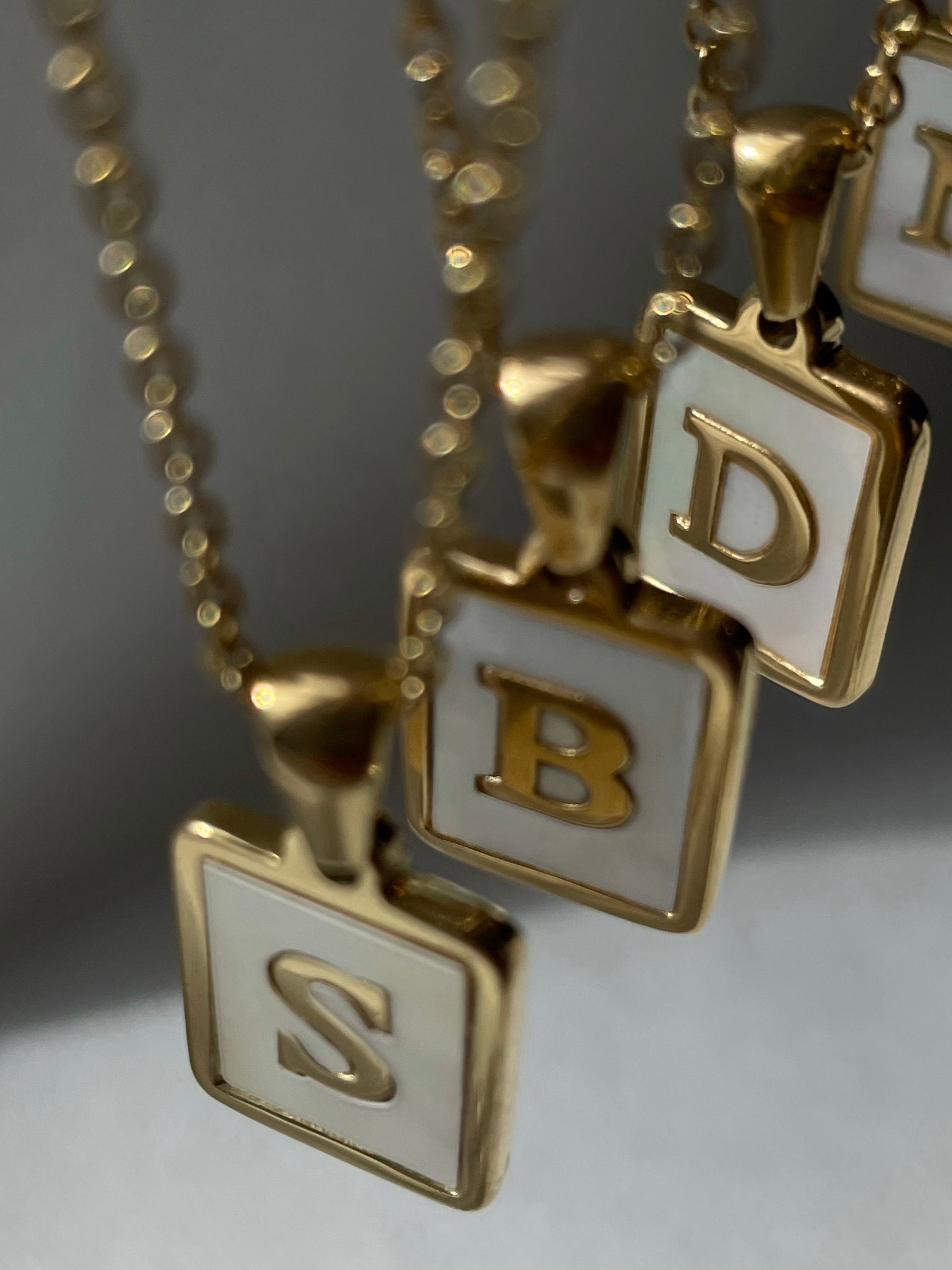 Collar Inicial Madre Perla