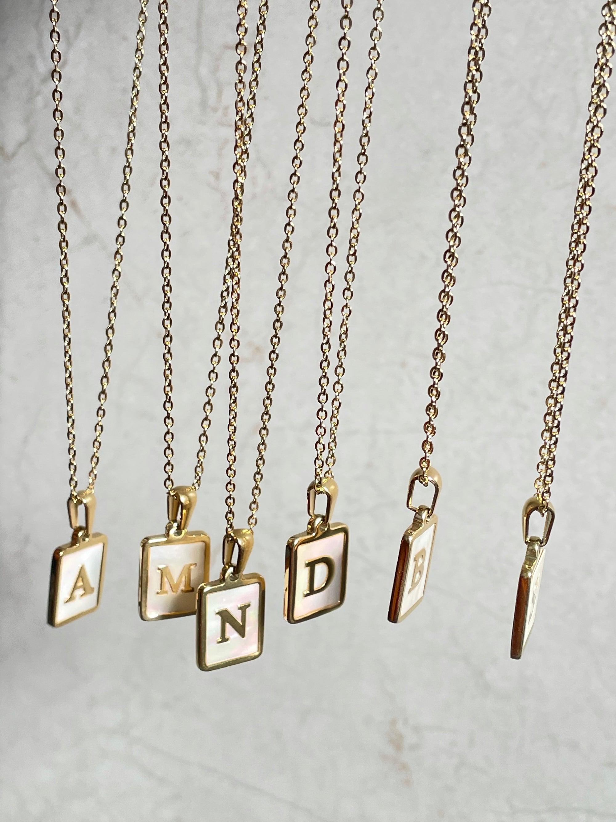 Collar Inicial Madre Perla