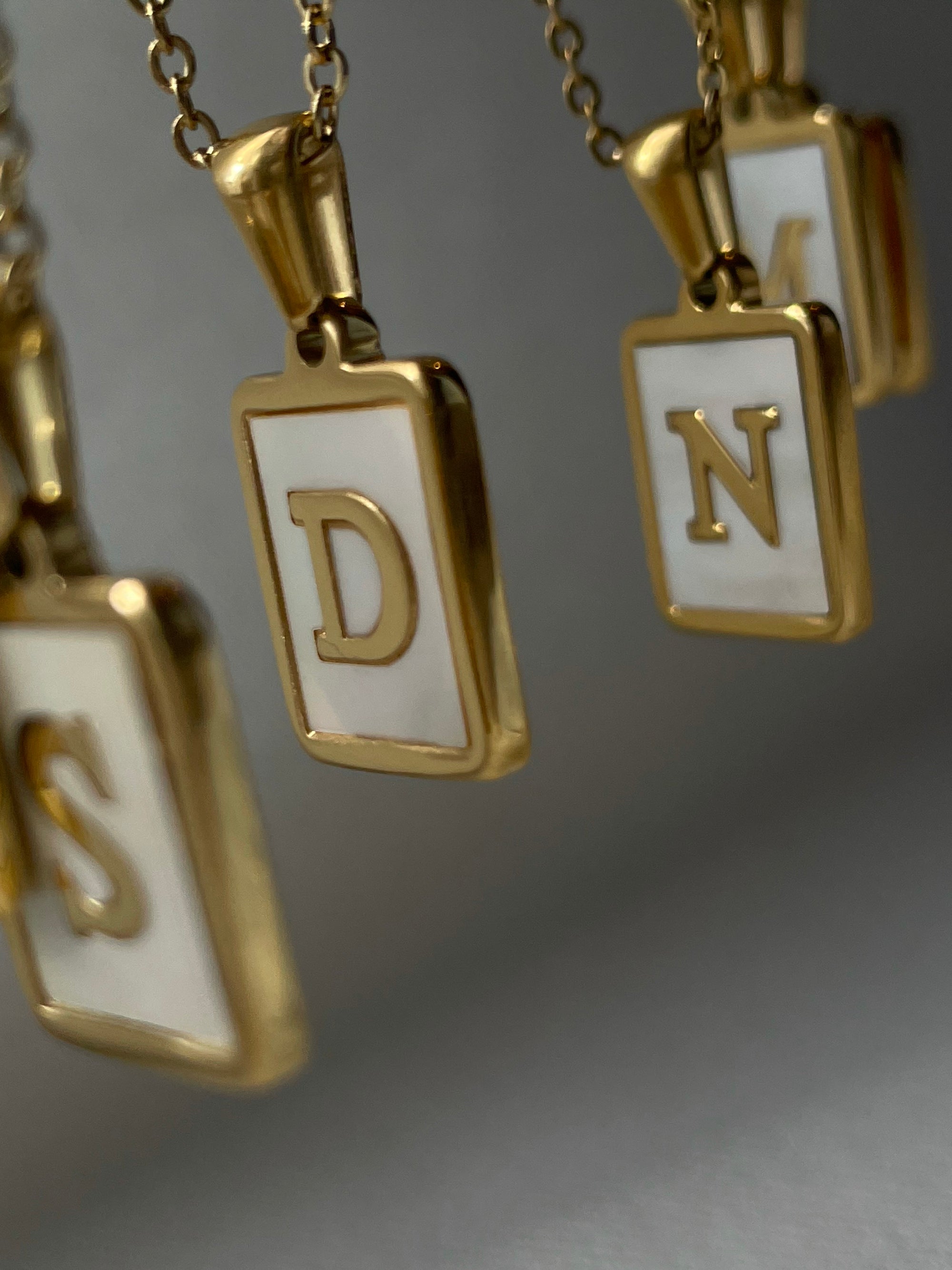 Collar Inicial Madre Perla