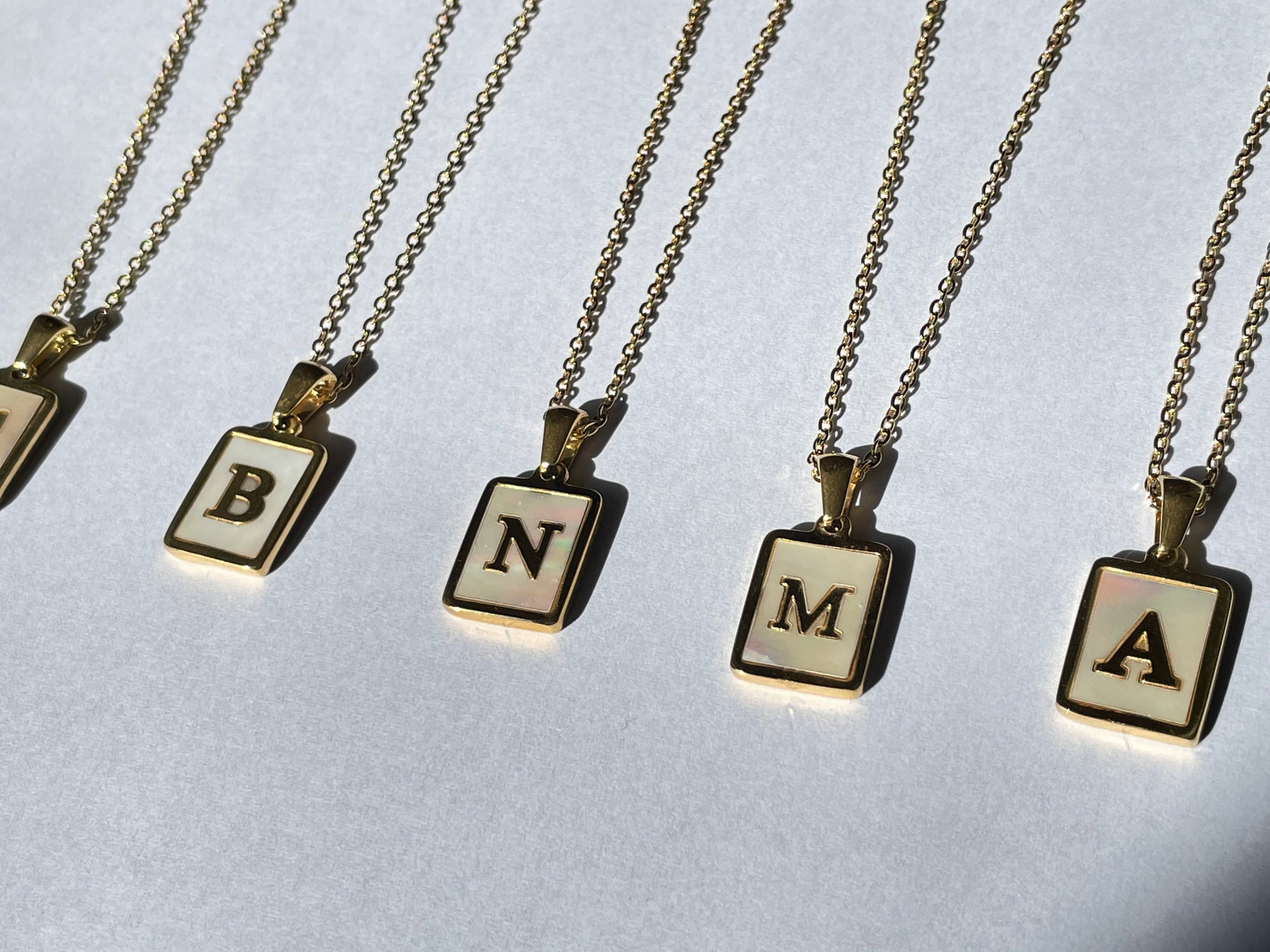 Collar Inicial Madre Perla