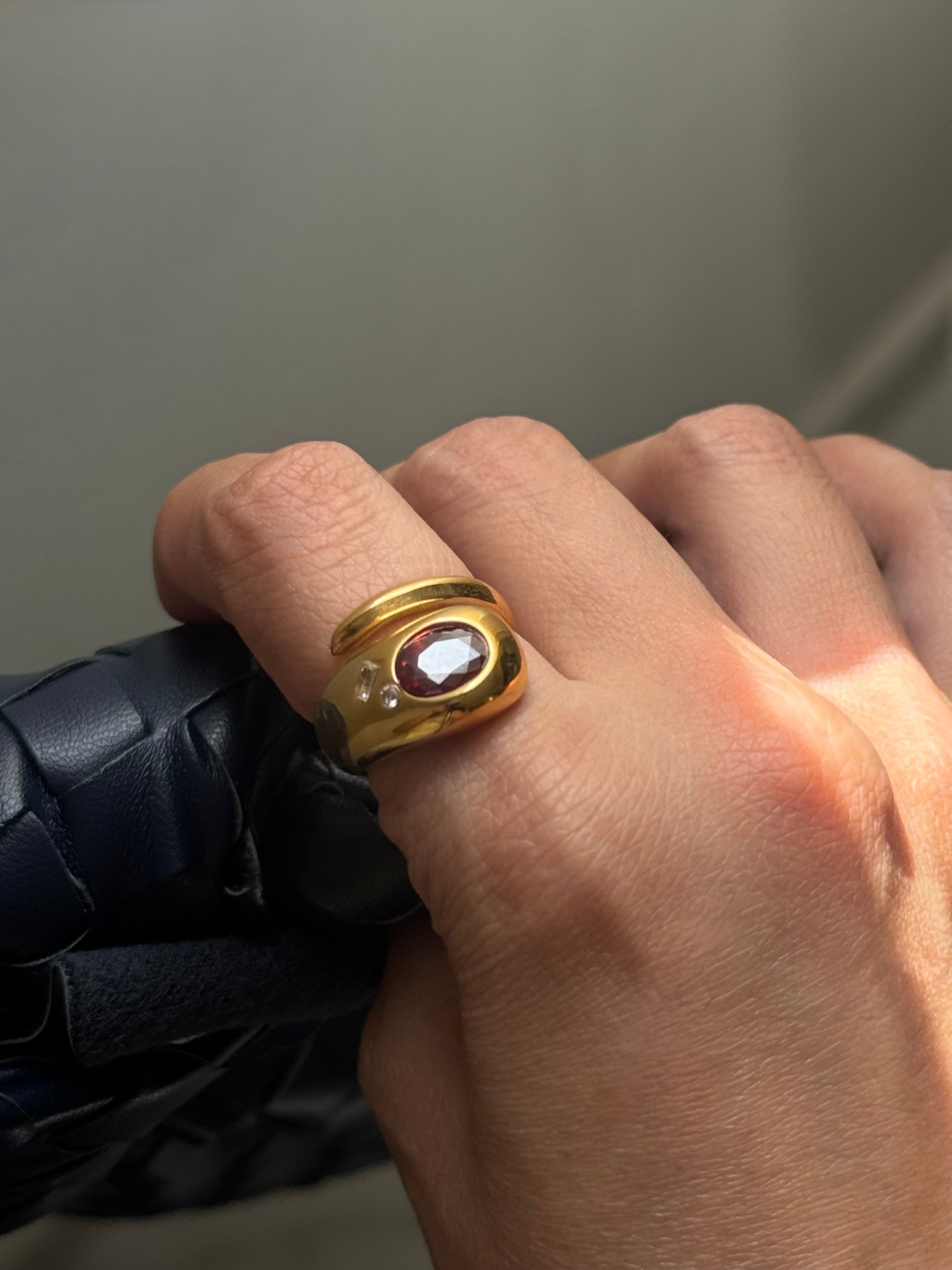 Anillo Vermello