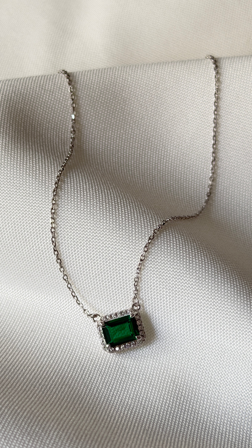 Collar Emerald Classic