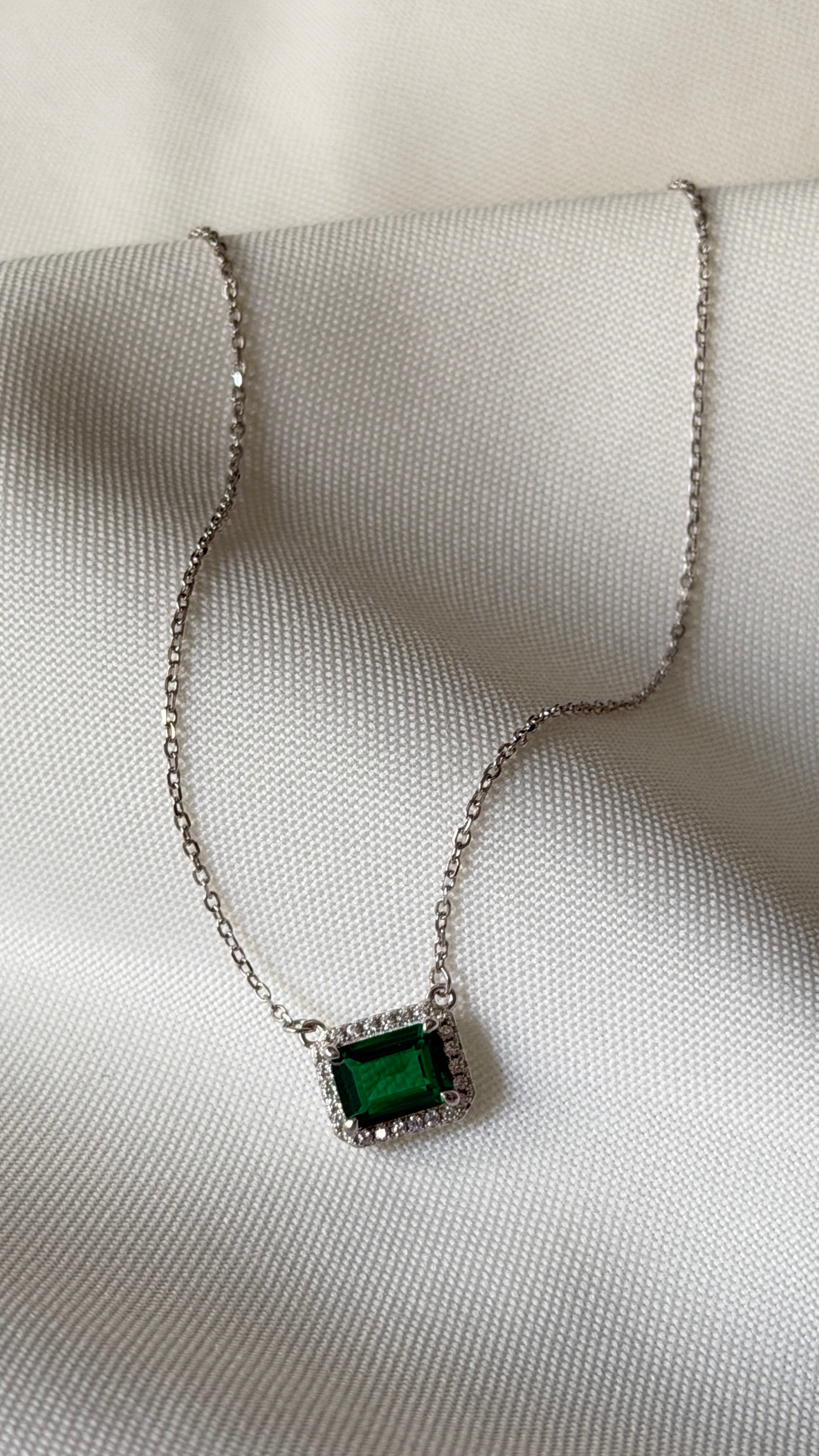 Collar Emerald Classic