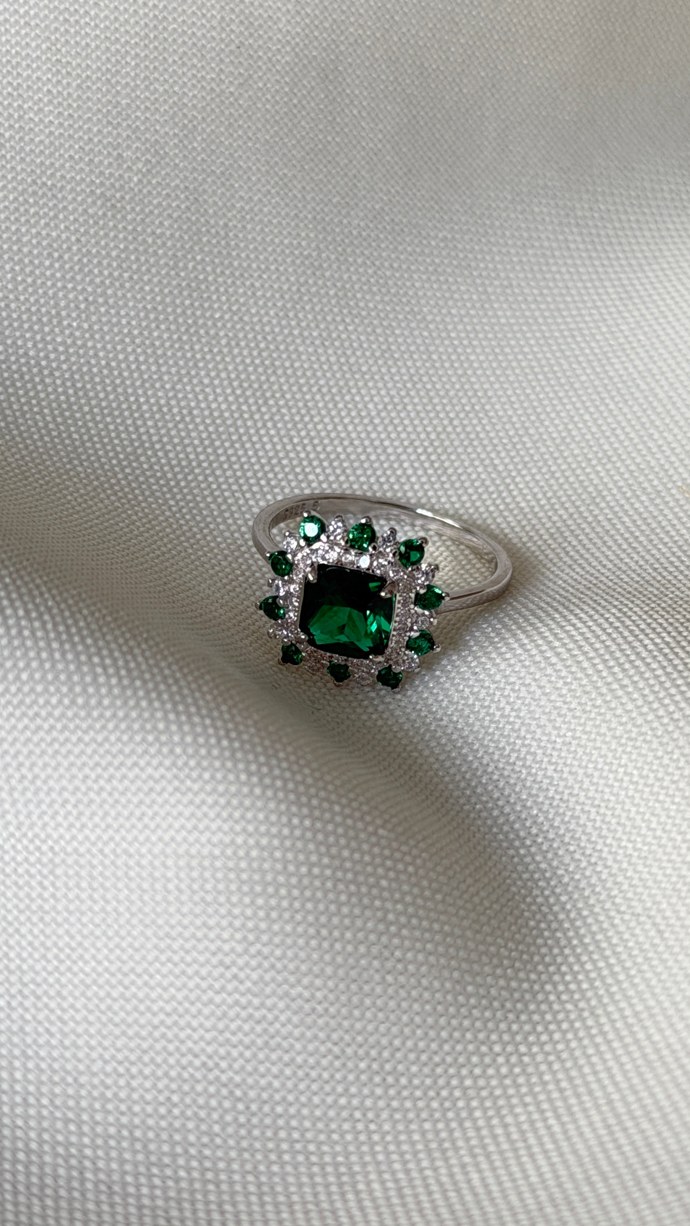 Anillo Emerald Crown