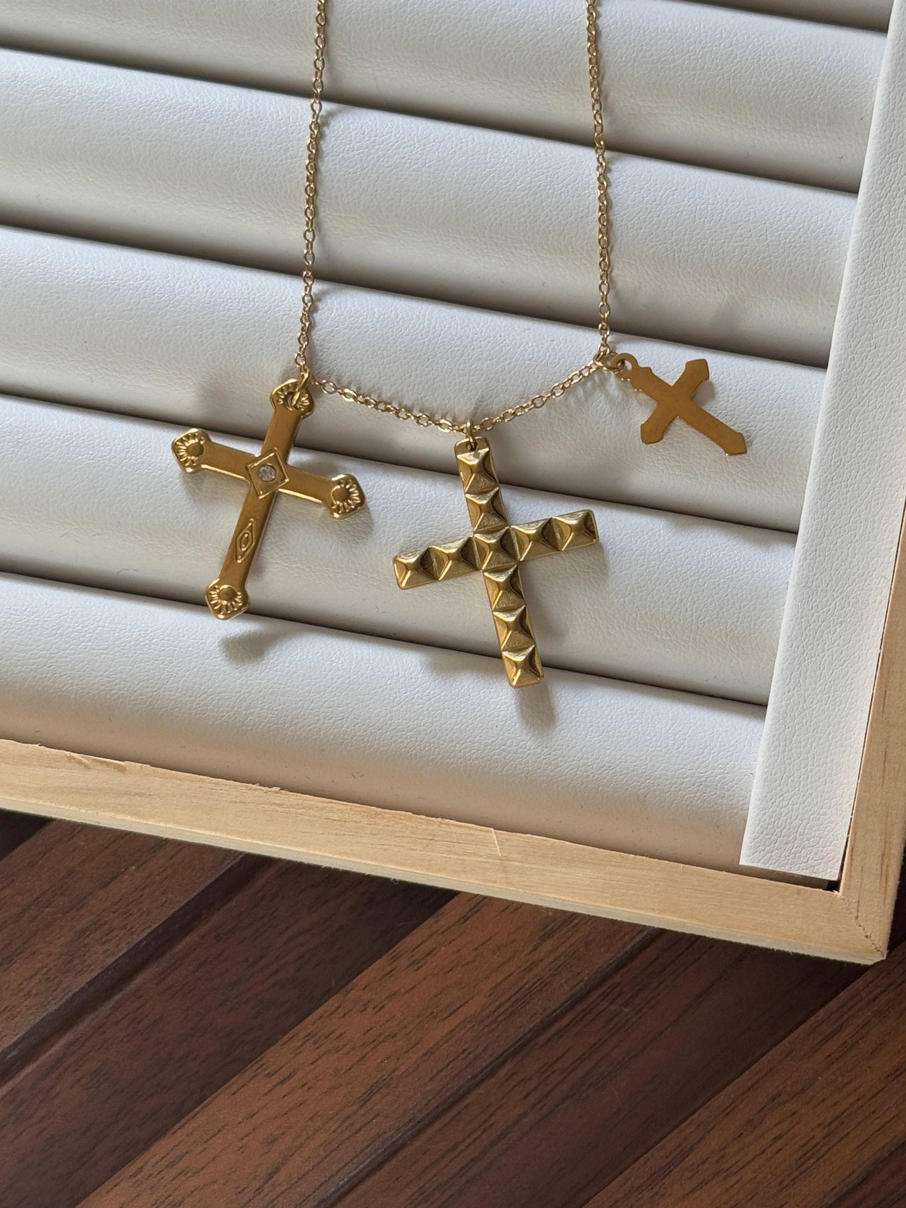 Collar Cruces Triple