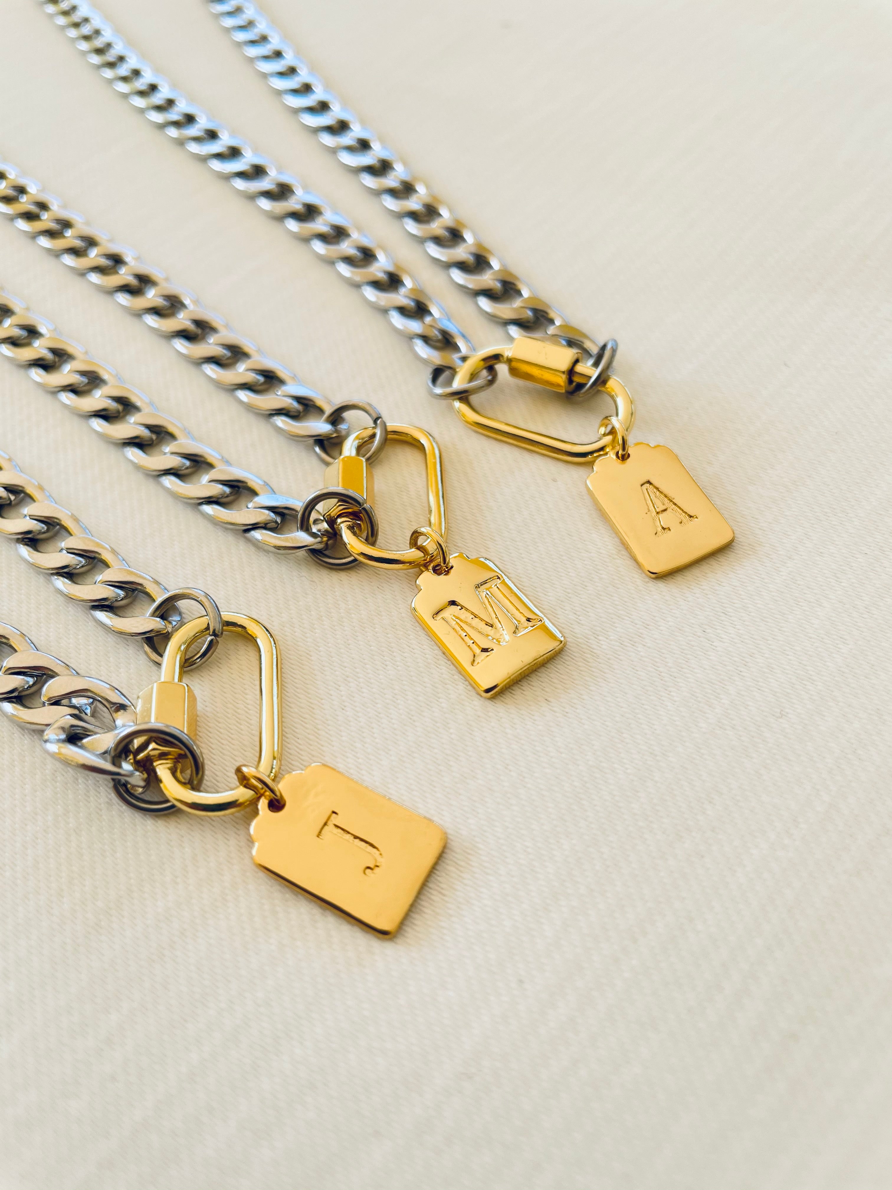 Collar Inicial Ovalo