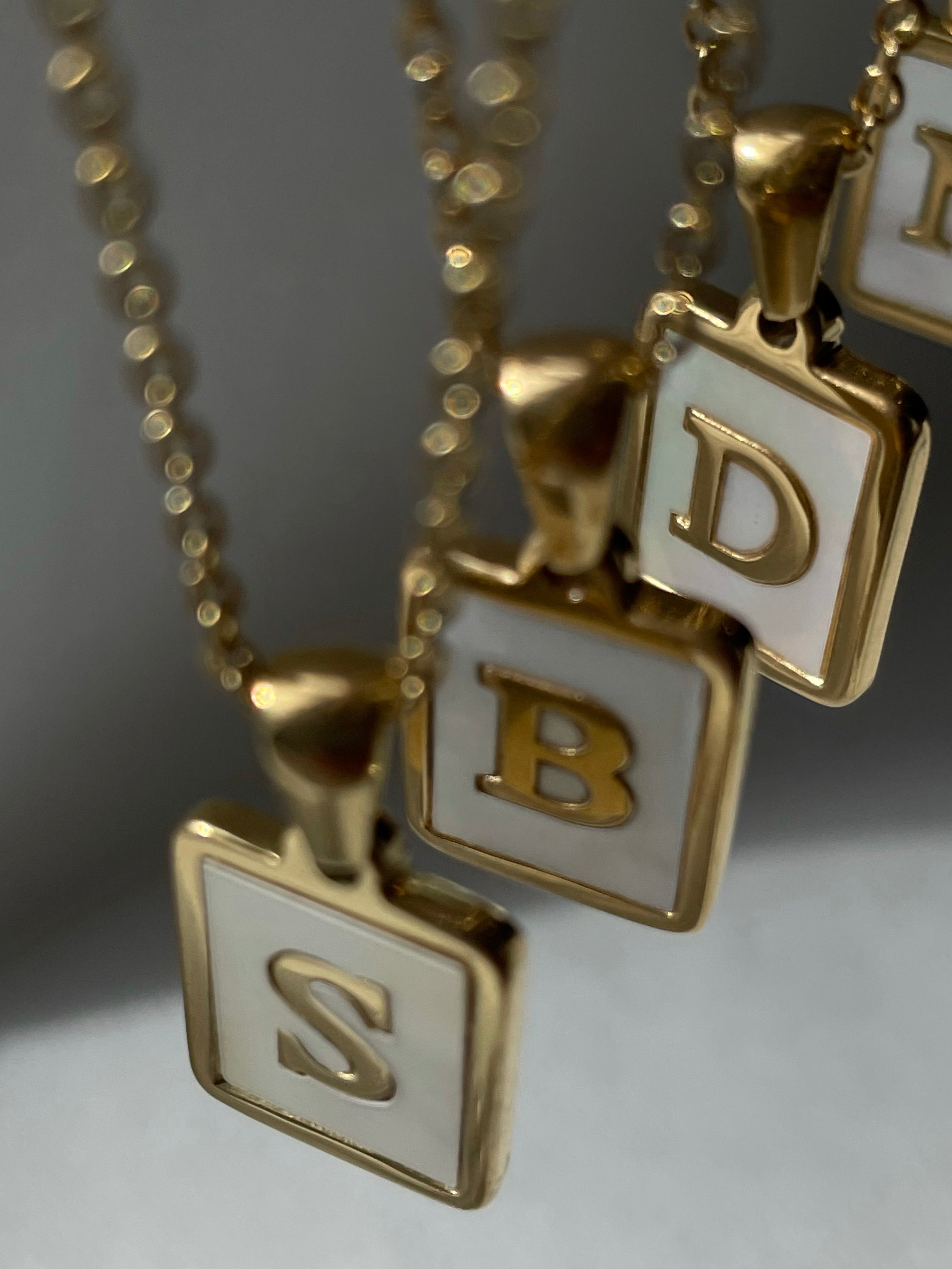 Collar Inicial Madre Perla