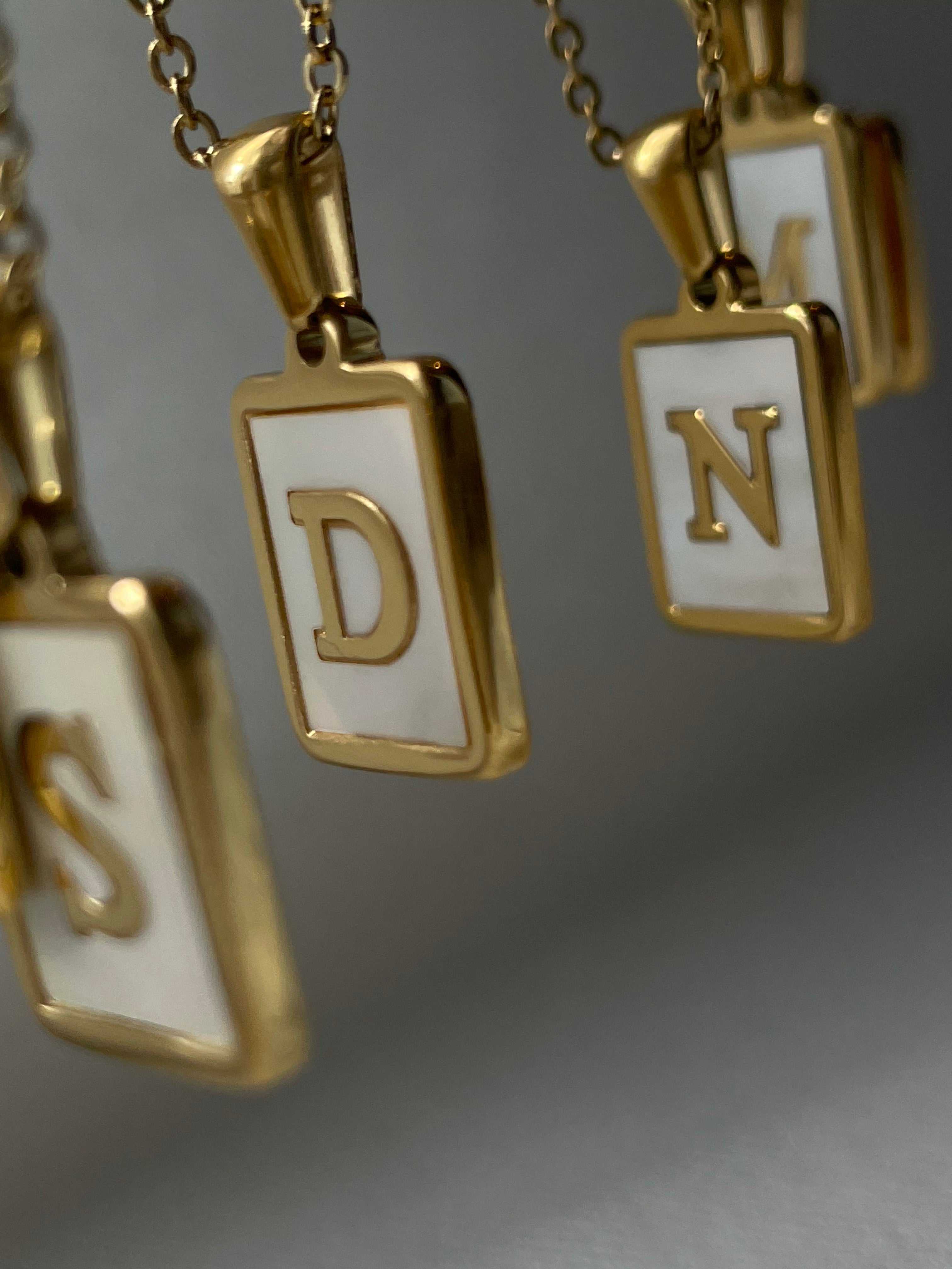 Collar Inicial Madre Perla