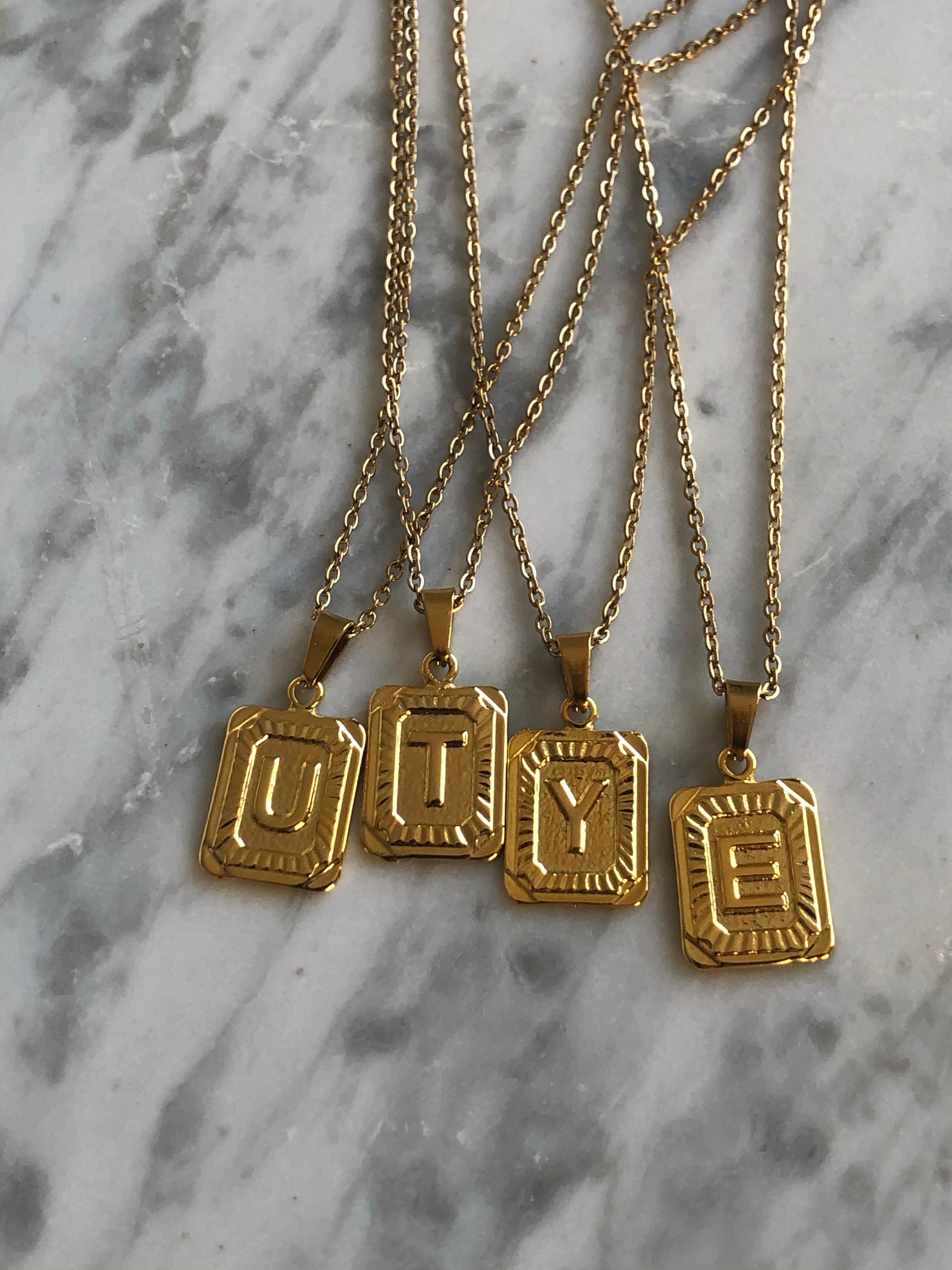 Collar Inicial Cuadrada