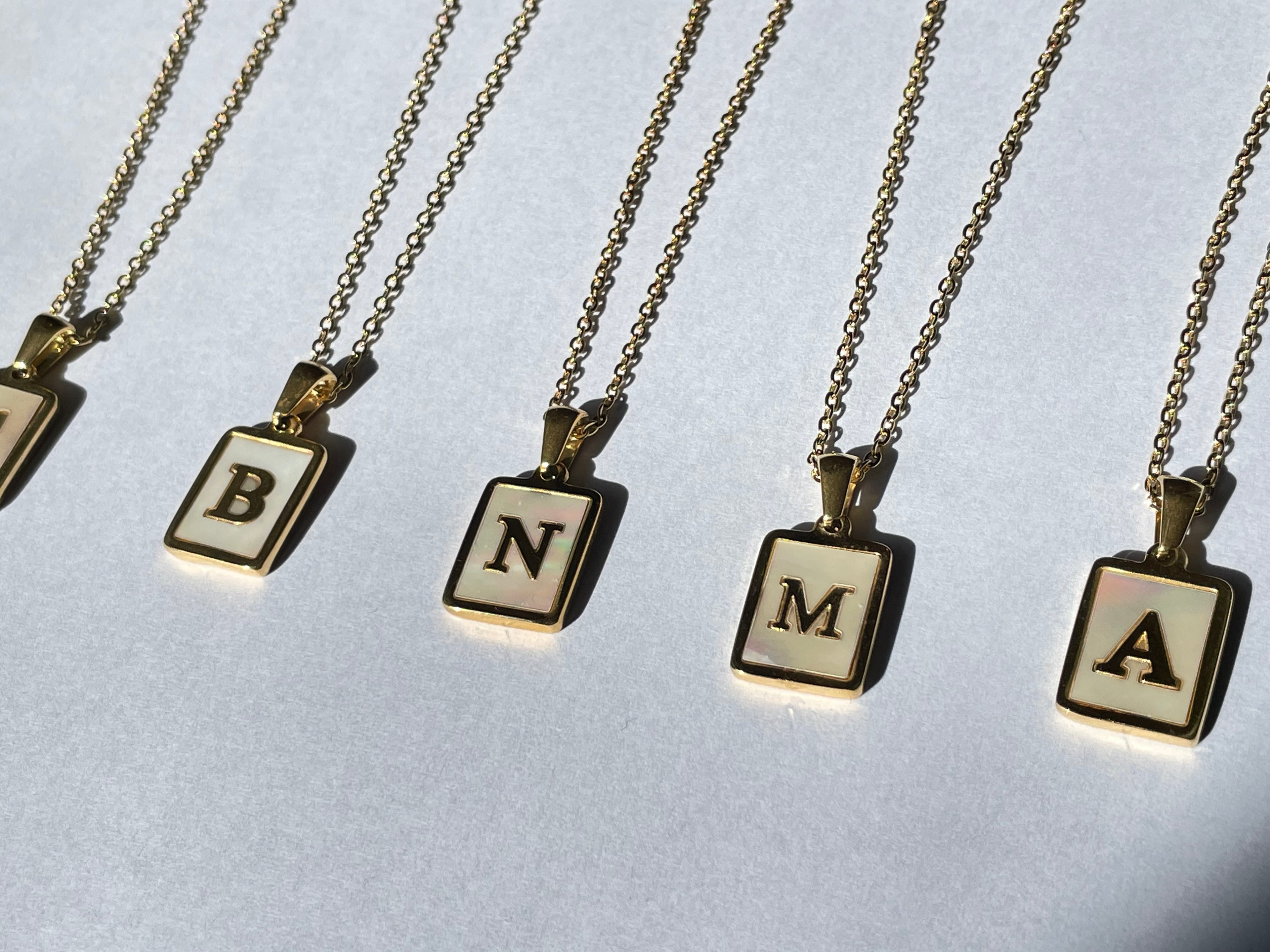 Collar Inicial Madre Perla